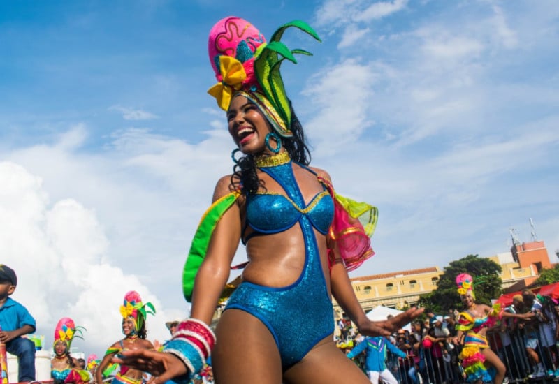 Femme En Costume De Carnaval Traditionnel, Dans Le Célèbre